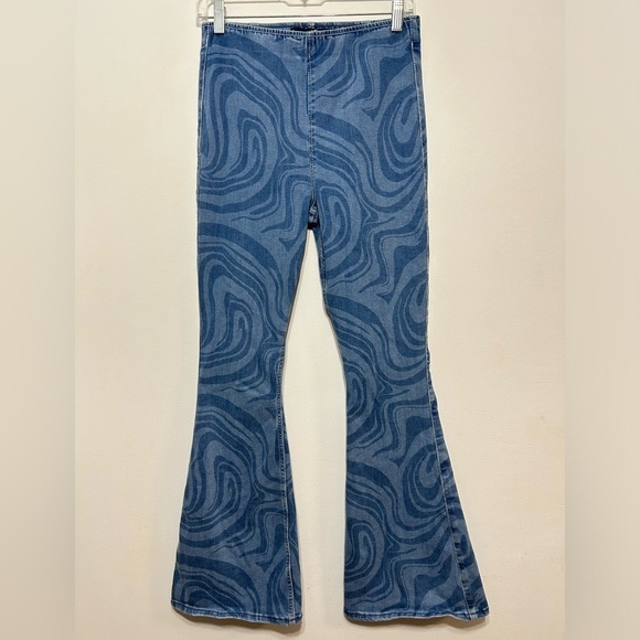 Hollister Ultra High Rise Marble Swirl Flare Leg Retro Y2K Style Jeans - Picture 1 of 9